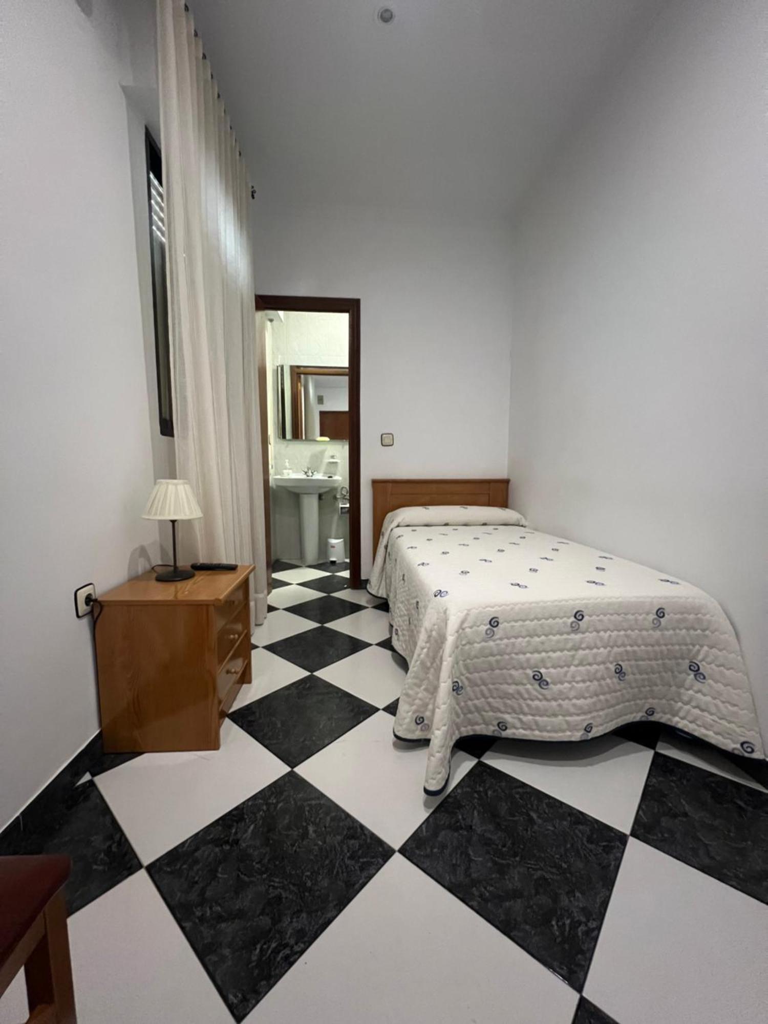 Hostal Los Amigos Сируэла Экстерьер фото